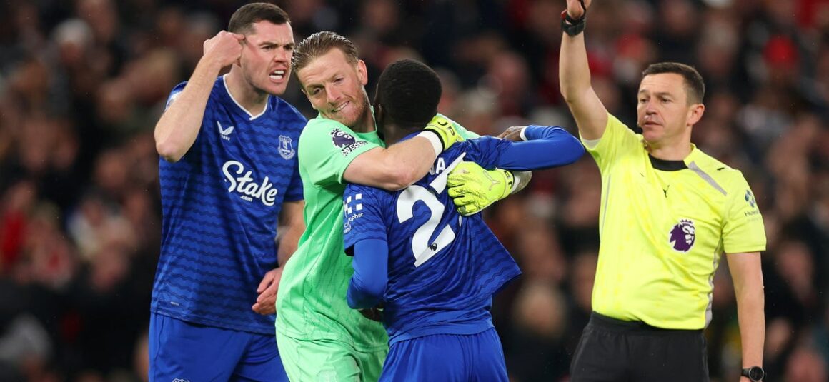 Idrissa Gueye Red Card:…