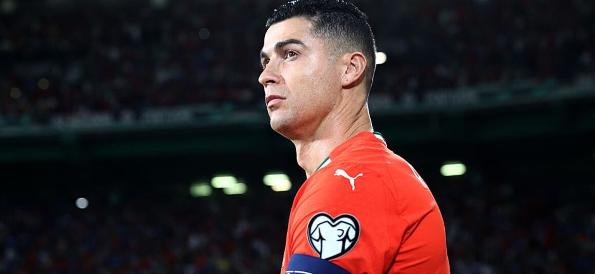 Cristiano Ronaldo Backs…