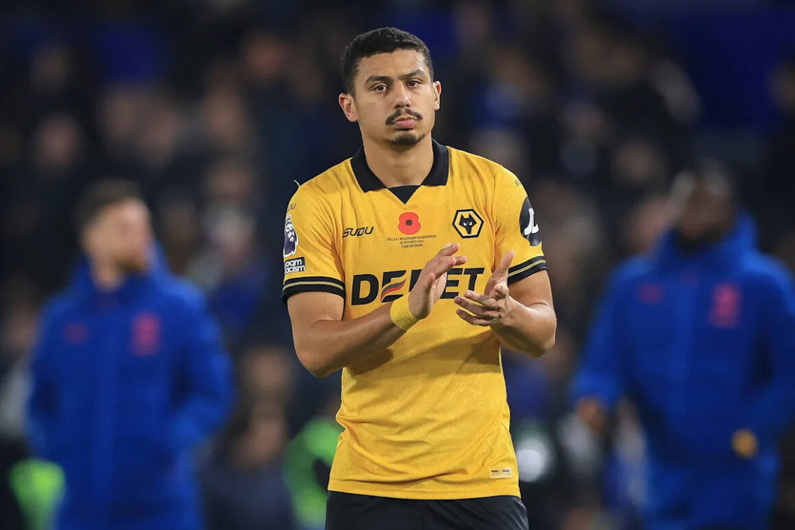 Report: Man United Eye…