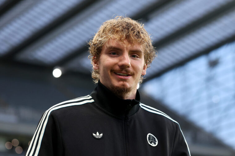 Howe Praises Woltemades…