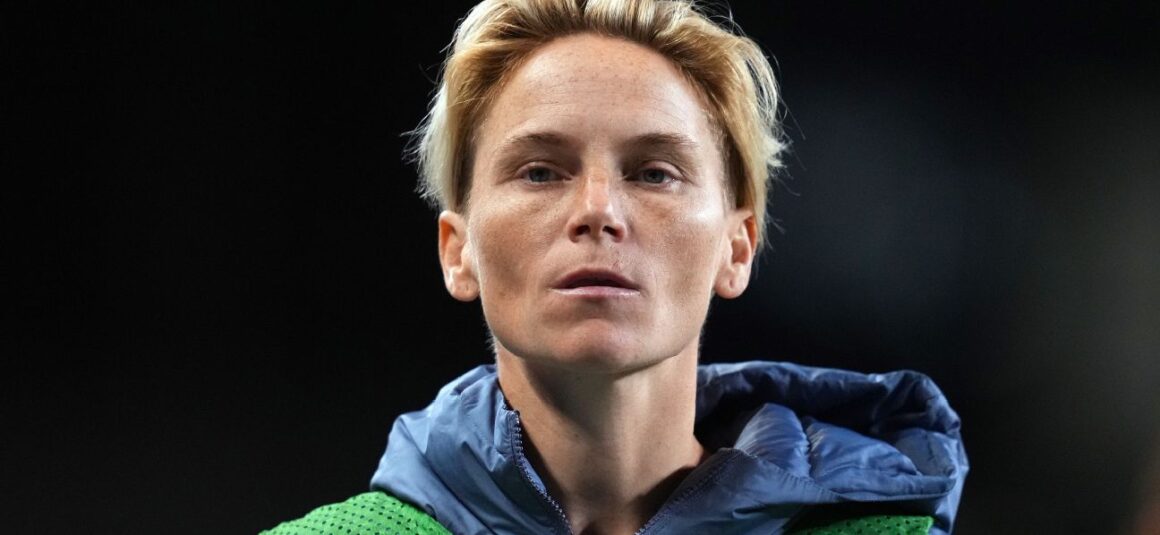 Jess Fishlock Signs…
