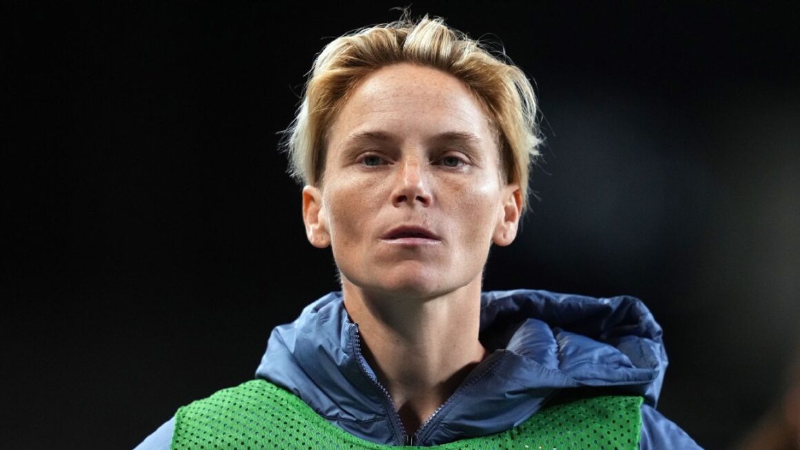 Jess Fishlock Signs…