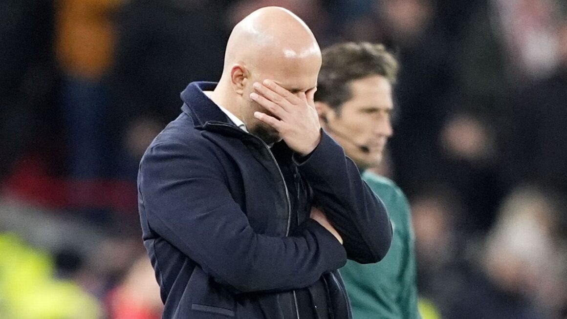 Slot brushes off sack talk…