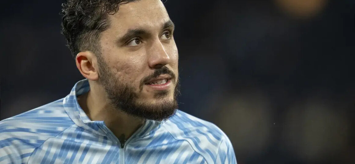 Pep Guardiola explains his… Pep Guardiola explains his…