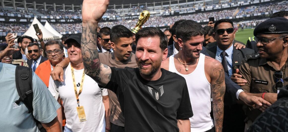 Messi Statue Event in… Messi Statue Event in…