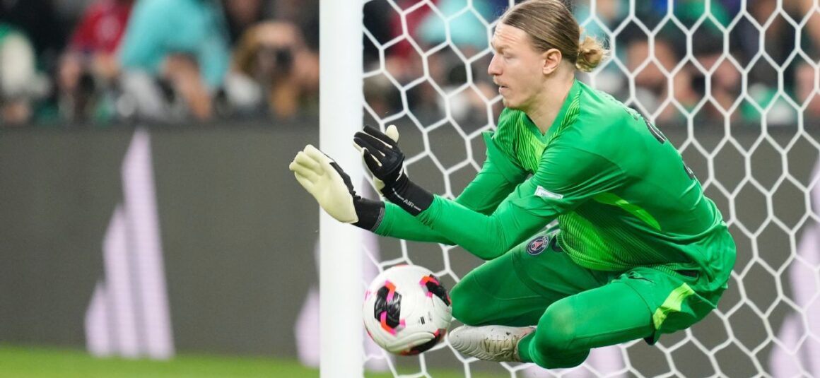 PSG GK Breaks Hand in… PSG GK Breaks Hand in…