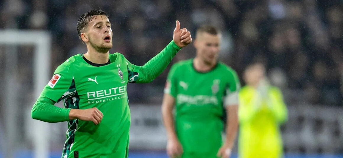 Derby Sign Monchengladbach…