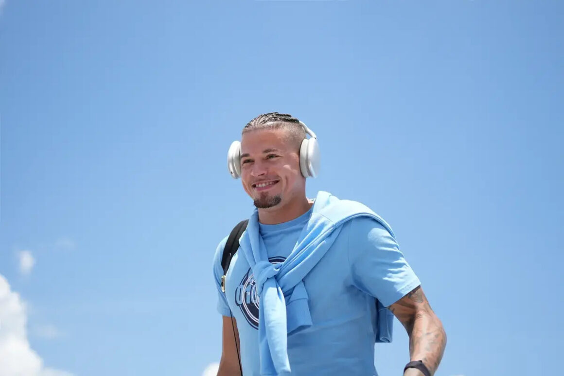 Kalvin Phillips Receives… Kalvin Phillips Receives…