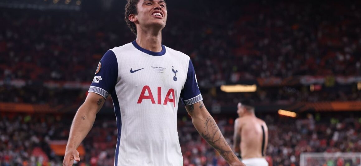 Sources: Spurs Johnson… Sources: Spurs Johnson…