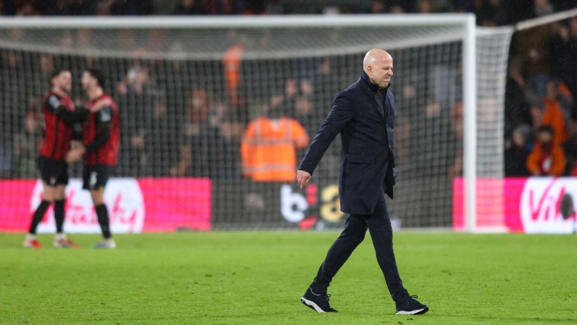 Carragher warns Slot: No…