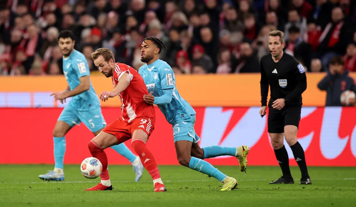 📸 Red card and two…