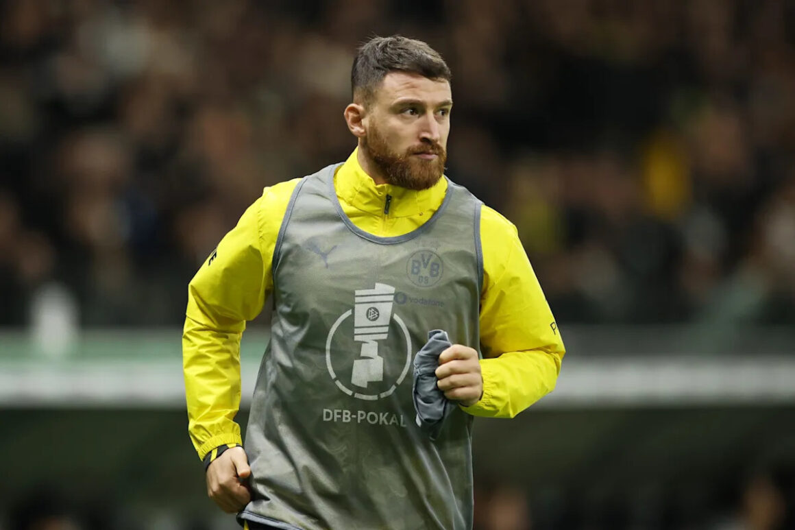 Borussia Dortmund Sign…