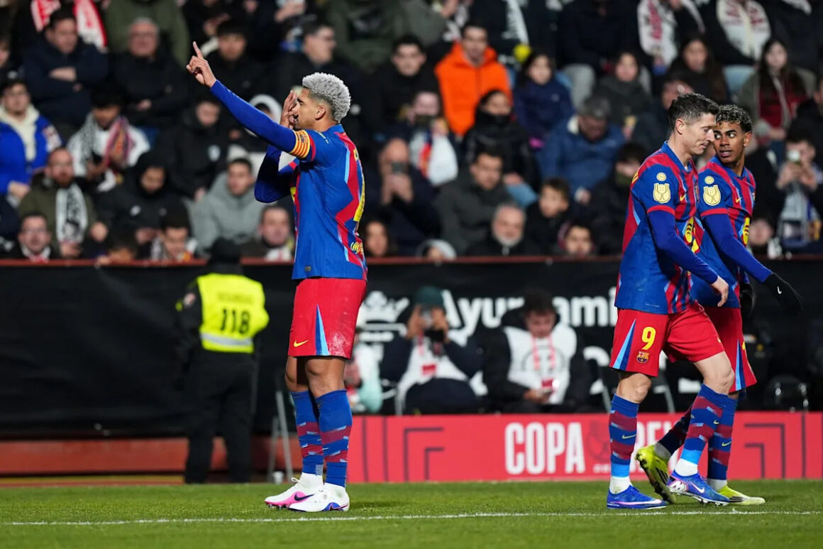 Araujo, Joan Garcia React…