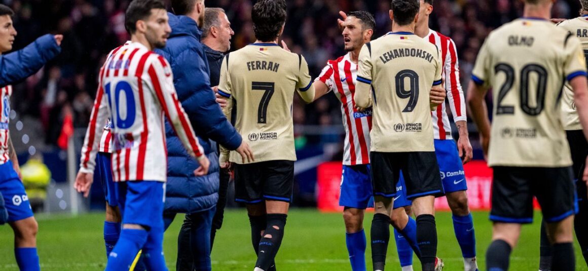 Barças Flick Praises Ref… Barças Flick Praises Ref…