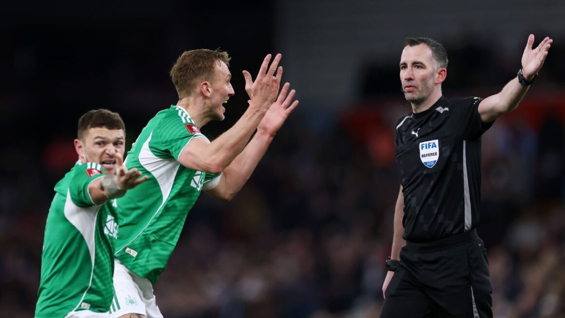 Rooney: Referees Over