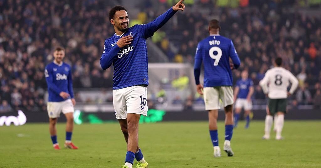 Should Everton adopt a…