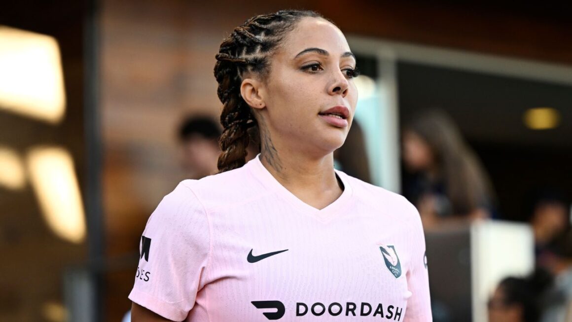 Sydney Leroux Hints at…