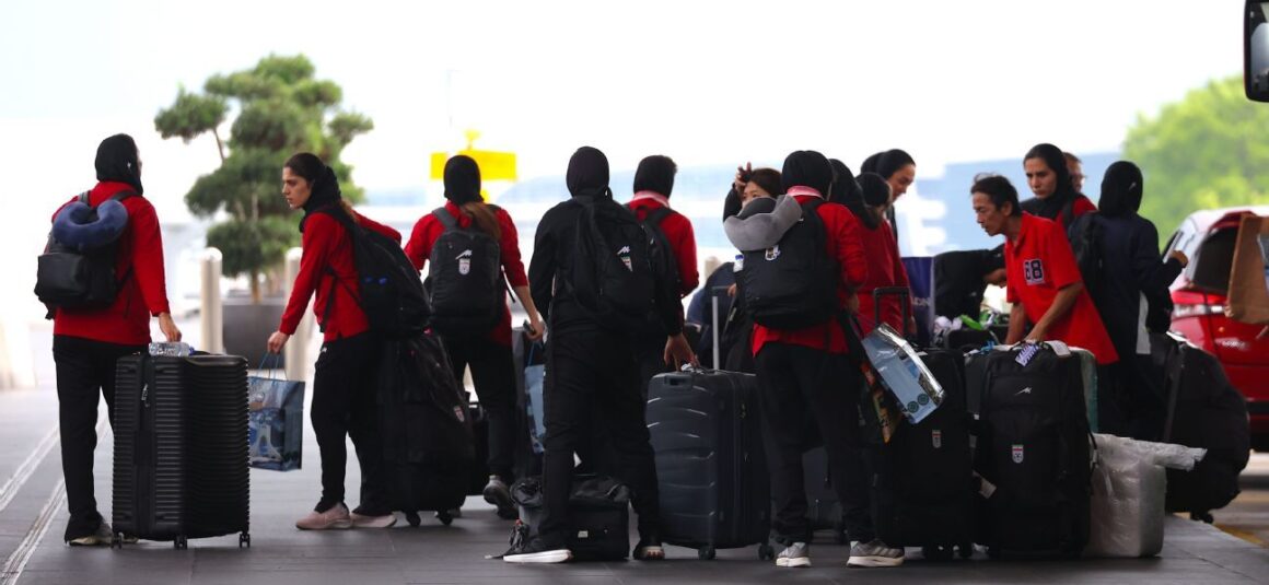 Iranian Women Leave…