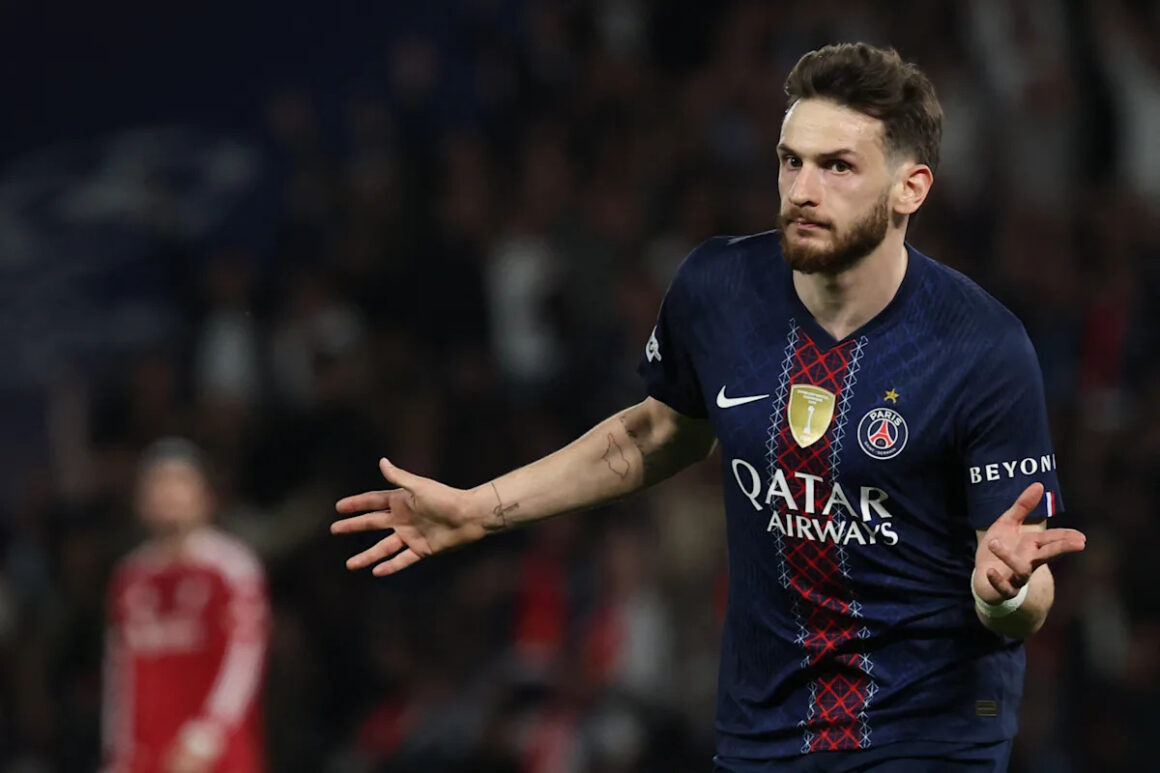 PSG paint football:… PSG paint football:…