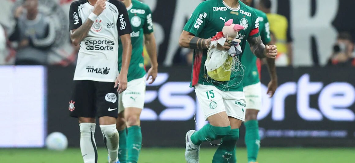 📹 Chaos on the pitch!…