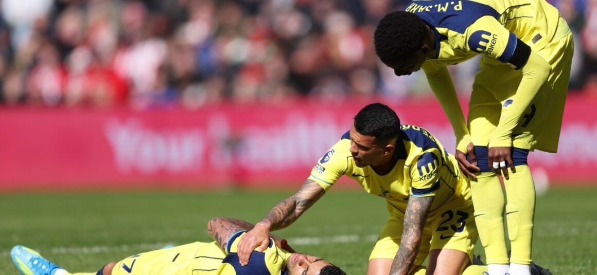 Argentinas Romero limps…