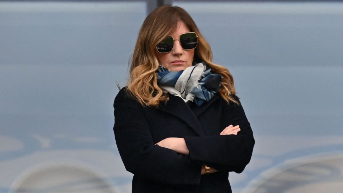 Brady Resigns as West Ham…