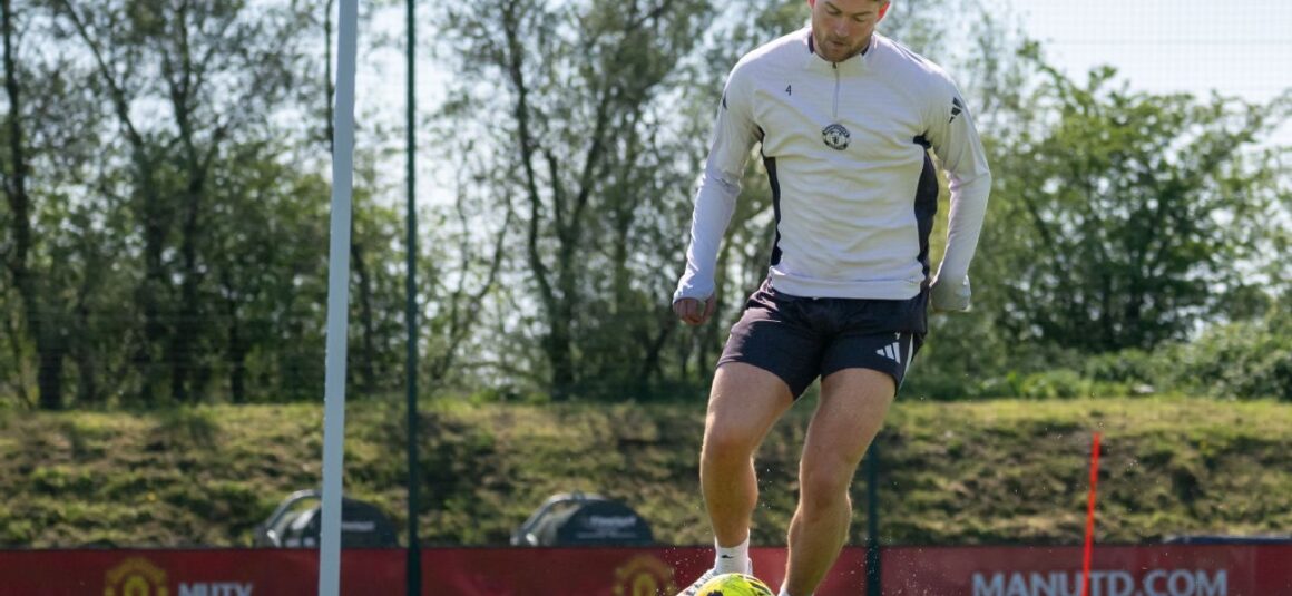De Ligt Approaches Man… De Ligt Approaches Man…