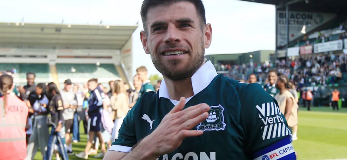 Edwards made up to sign…