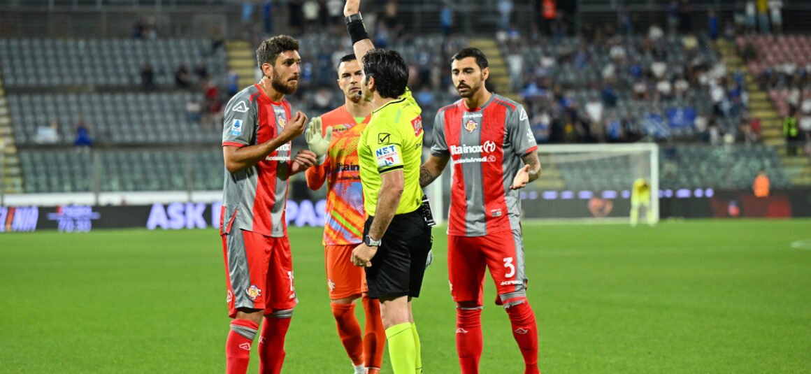Cremonese Player Receives… Cremonese Player Receives…