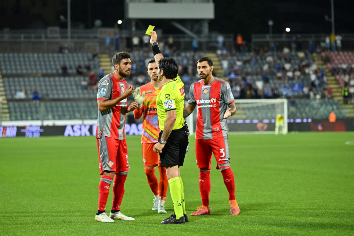 Cremonese Player Receives… Cremonese Player Receives…