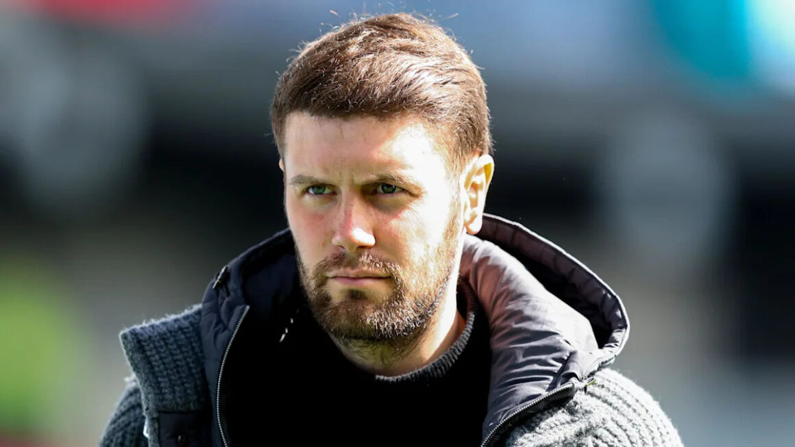 Hurzeler signs new long