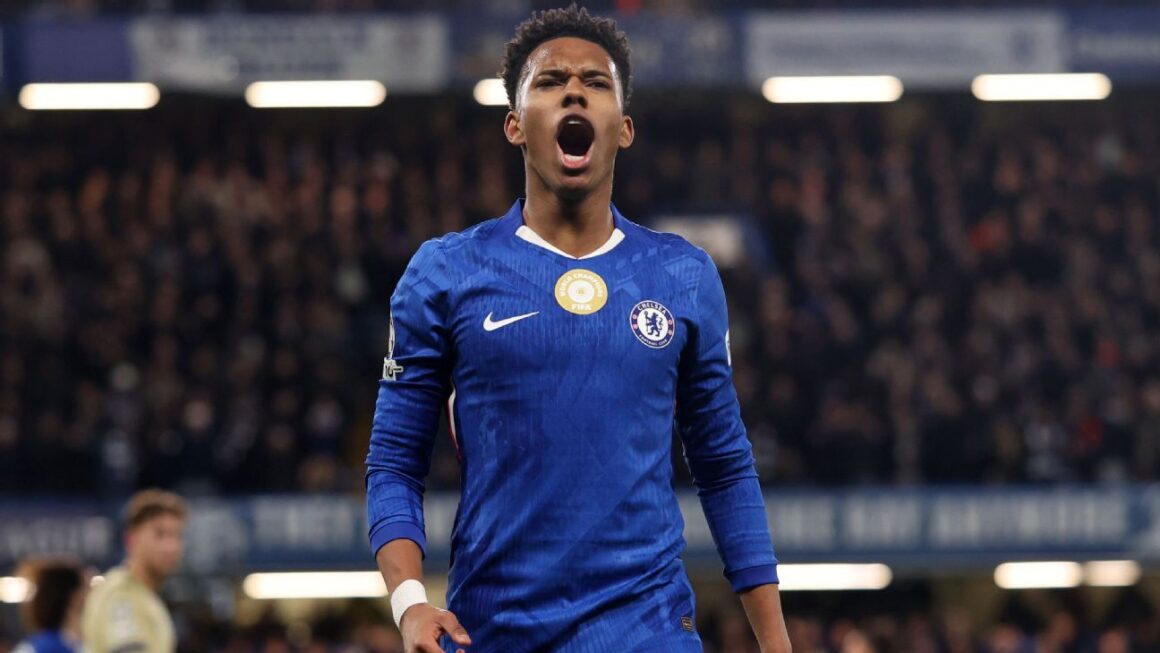 Estêvão Returns to…