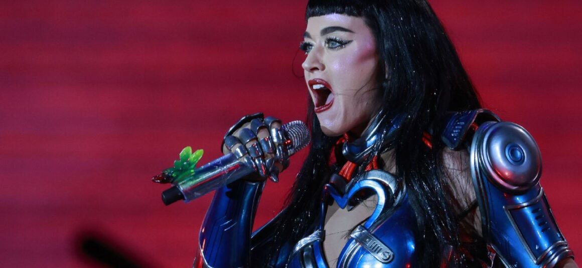 Katy Perry to Headline…