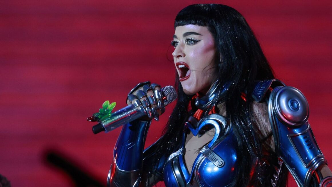 Katy Perry to Headline…