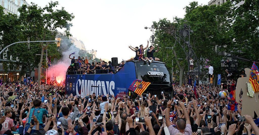Wave of Blaugrana:… Wave of Blaugrana:…