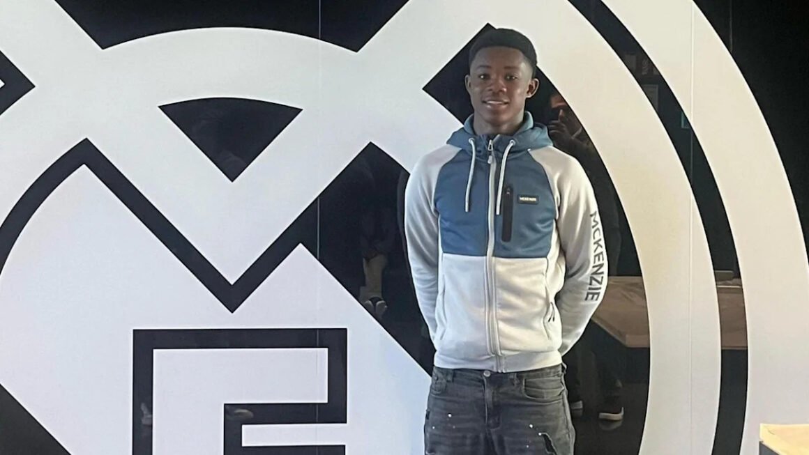 Real Madrid Signs Former… Real Madrid Signs Former…