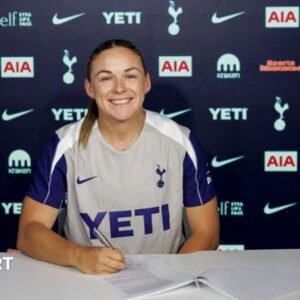 Tottenham sign Scotland… Tottenham sign Scotland…
