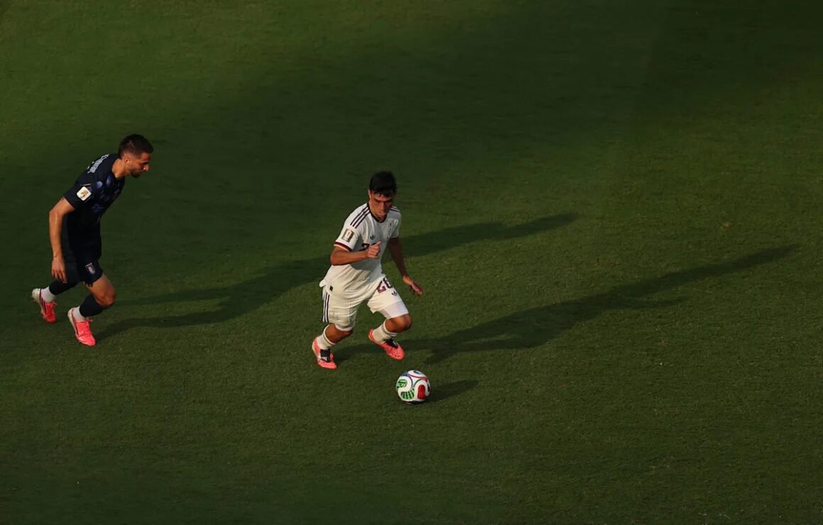 Barcelona Superstar Evades…