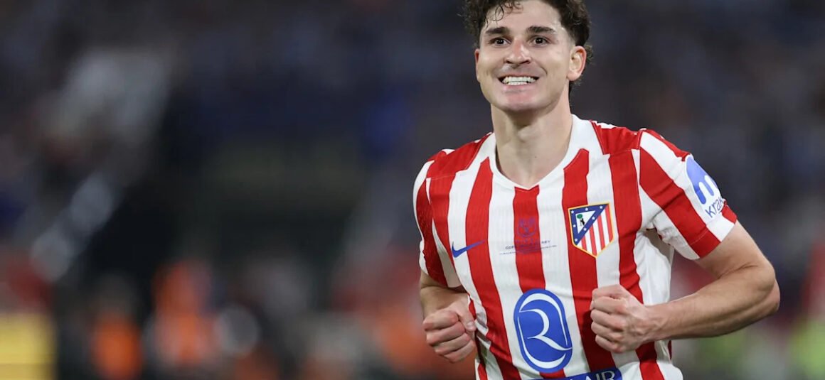 Julián Álvarez Turns…