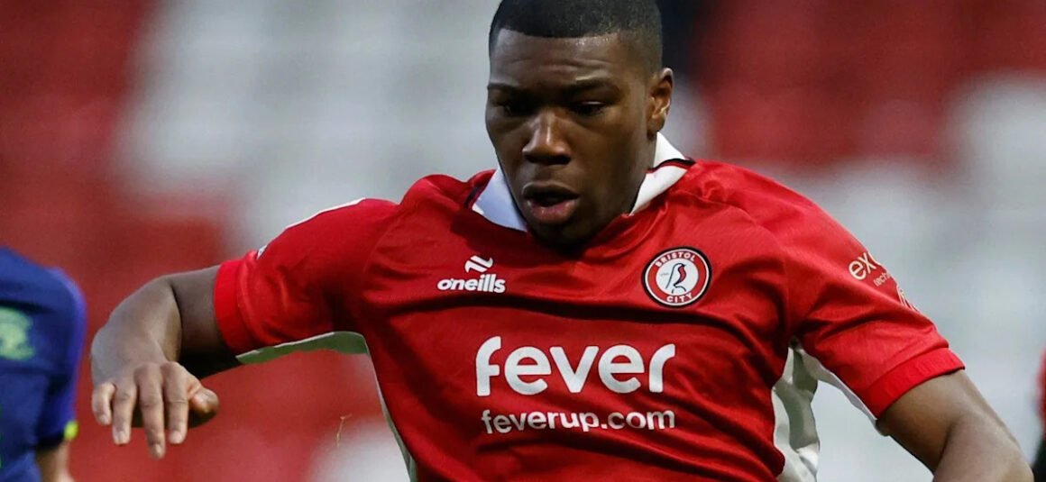 Armstrong Joins Goztepe…