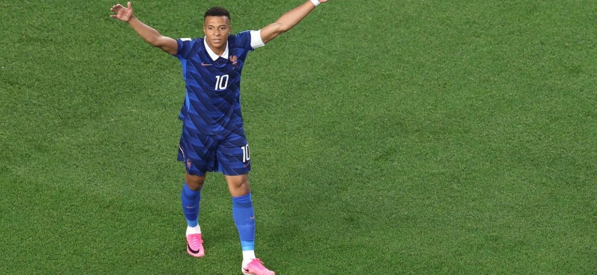 Kylian Mbappe Shines as…