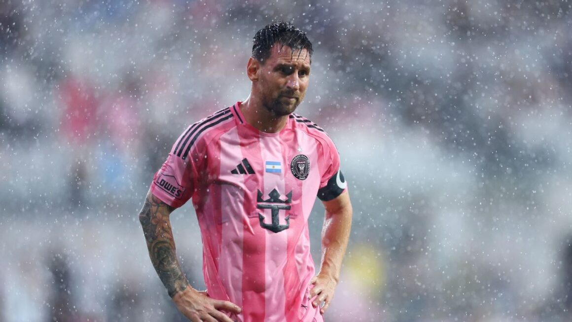Messi Trains Solo in…