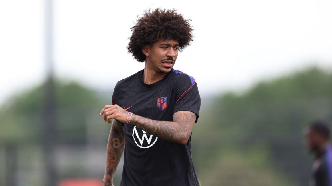 U.S. Defender Richards… U.S. Defender Richards…