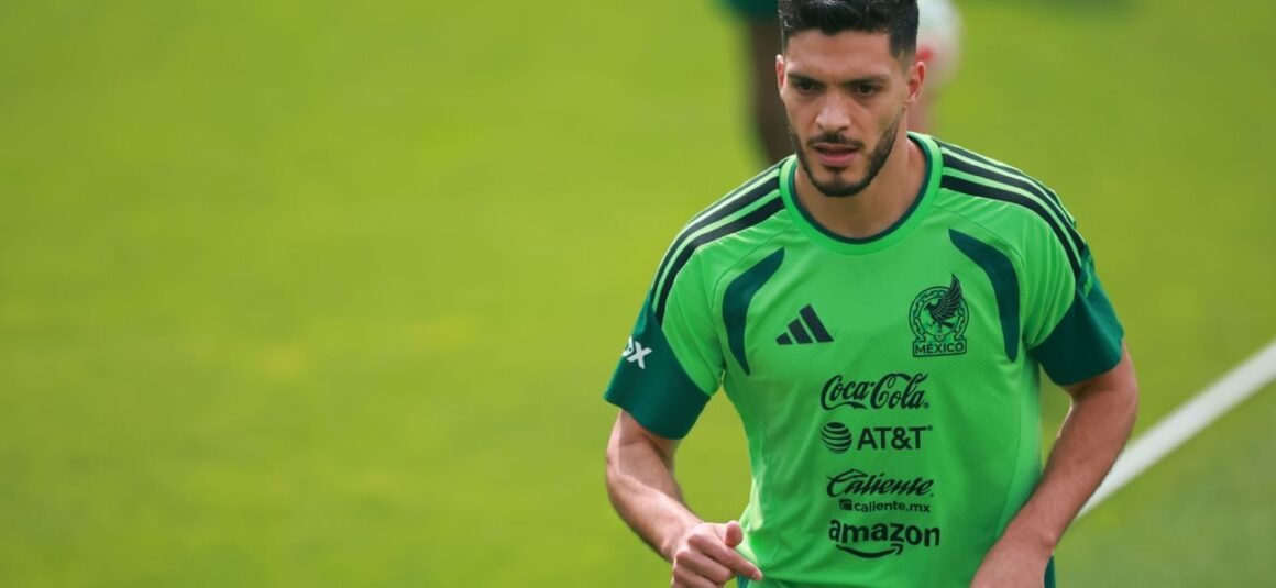 Mexicos Jiménez signs…
