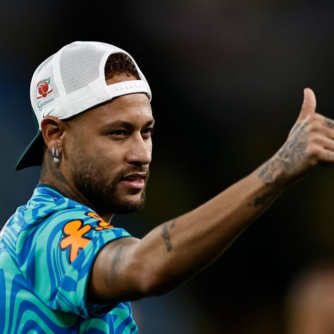 Neymar Trains Alone at…