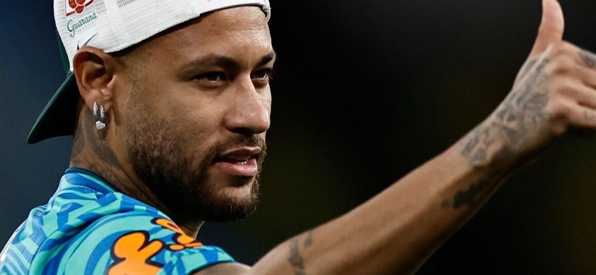 Neymar Trains Alone at…