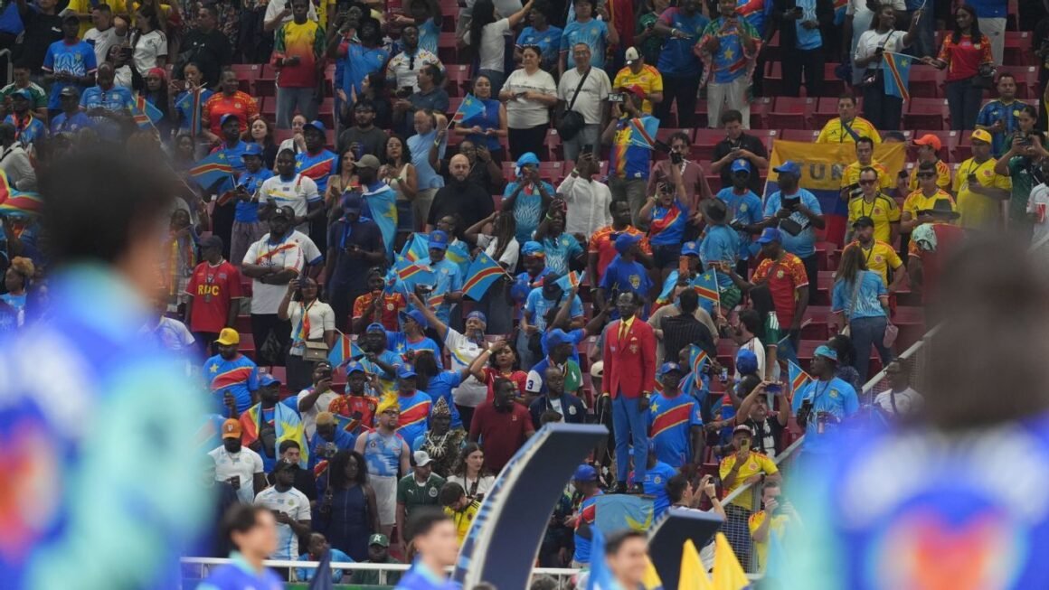Congo DR statue fan…