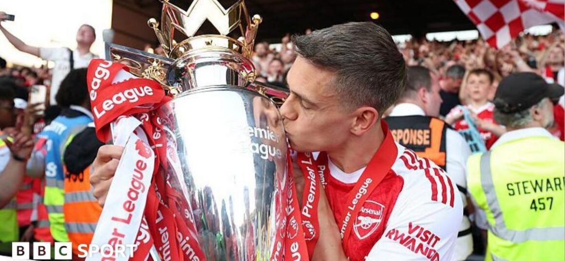 Arsenal sell Leandro… Arsenal sell Leandro…