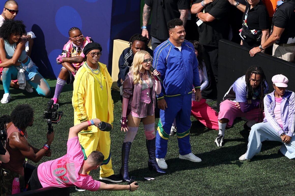 Ronaldo and Ronaldinho… Ronaldo and Ronaldinho…