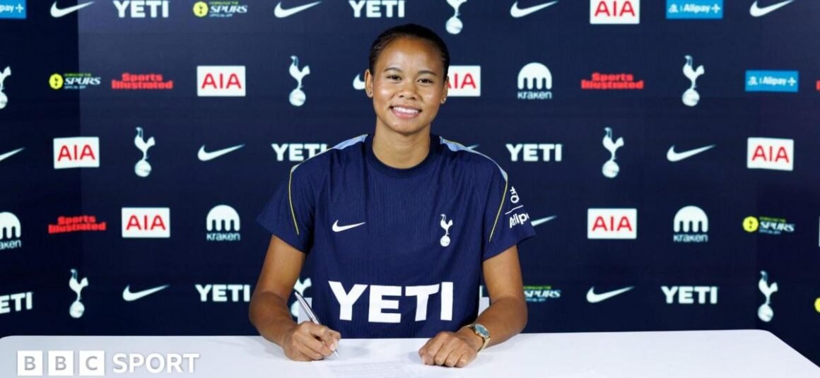 Tottenham sign French… Tottenham sign French…